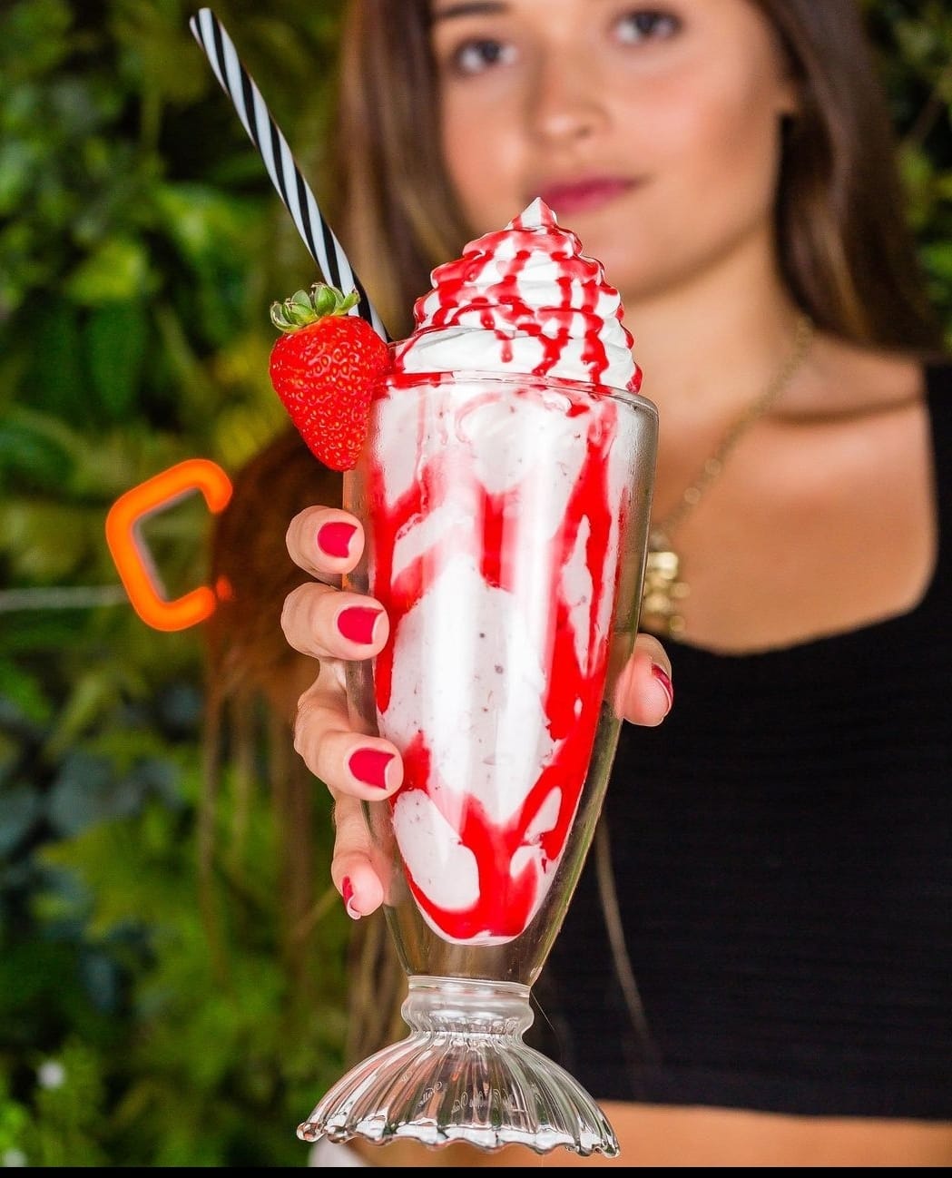 Parada do Açaí - MILK SHAKE GOURMET MORANGO